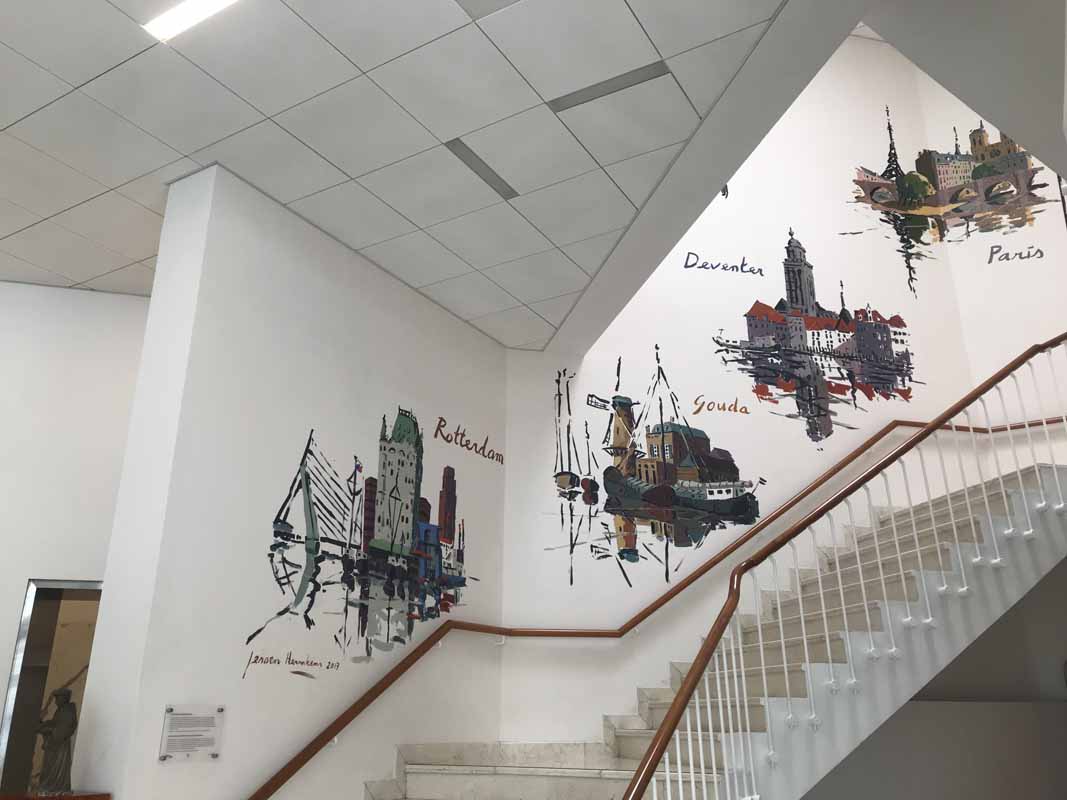 Perpustakaan Lengkap dan Multifungsi